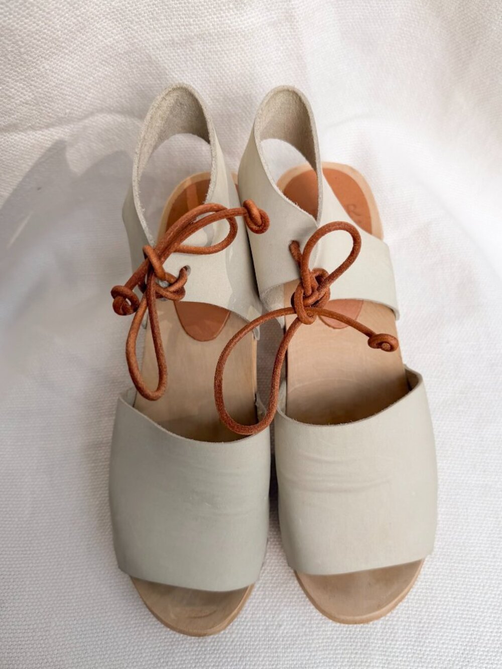 BRYR CLOGS White Leather Ankle Tie Wooden Wedge Sandals Clogs